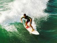 FB体育在线-米切尔爆发撕裂魔术防线，湖人提前终结悬念的战术启示