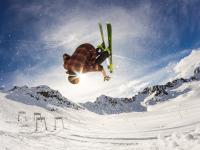 FB赛事直播-佩雷兹关键制胜，迈凯伦策略与速度双重碾压梅赛德斯