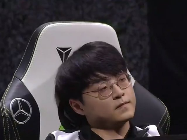 DRX绝杀DK，ShowMaker操刀奇招英雄翻盘鏖战多局小组赛，成为赛场最大亮点的简单介绍