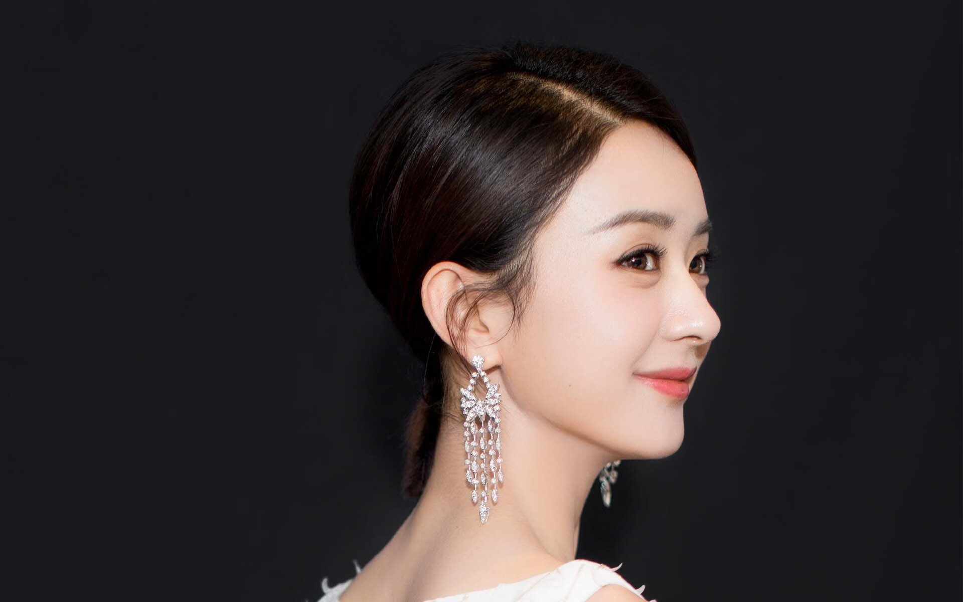 教科书般的防守艺术，皮克领衔防线，阿尔及利亚力克摩纳哥