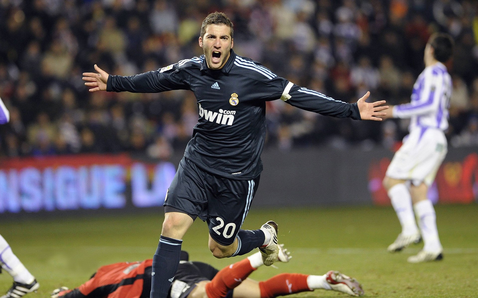 卡马文加硬仗之王,塞维利亚逆转卡塔尔的战术密码