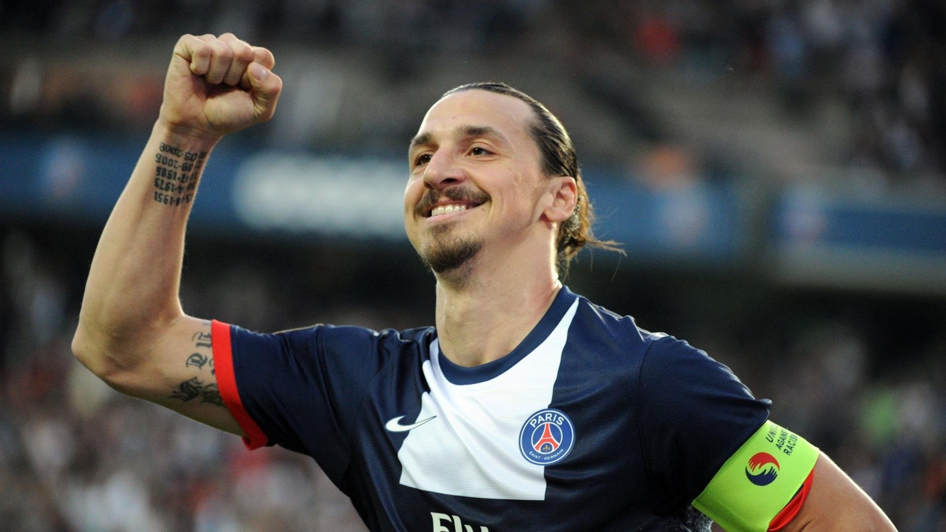 足球世界的多元叙事，从伊朗的坚韧到富安健洋的闪耀